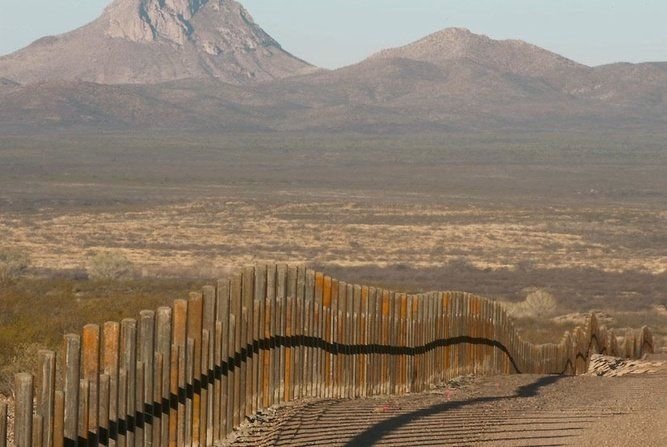 Оградата по границата между САЩ и Мексико
