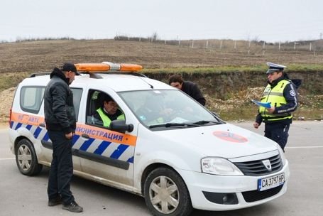Седем служители на ДАИ са задържани във Варна