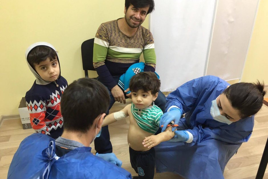 Лекари от ВМА не откриха масова зараза сред бежанците в Харманли