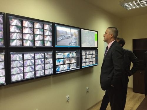 Лукарски разглежда как работи охранителната система в Иганово