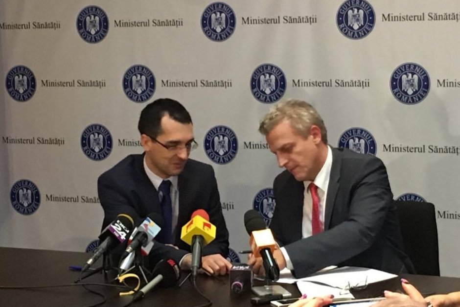 Москов и румънския му колега Влад Войкулеску подписаха споразумението за общ лекарствен пазар.