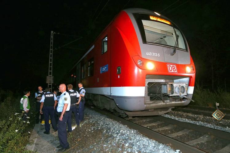 Полицията в Германия проверява товарни влакове от Австрия за мигранти