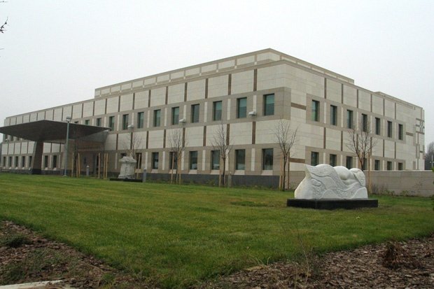 Сградата на посолството на САЩ у нас 