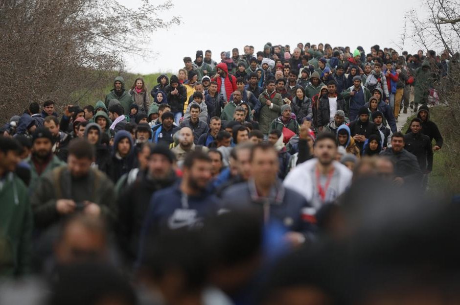 МВР се оплака от самонастанили се в мигрантските центрове