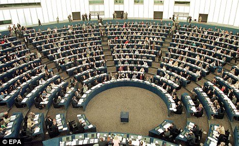 Дясно-лявата коалиция в Европарламента е пред разпад