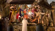 В тазгодишната сцена на Рождеството във Ватикана е включена мигрантска лодка