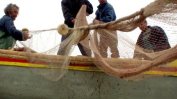 Хеликоптер издирва изчезнали рибари в Черно море