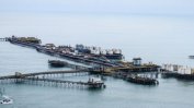 Десет азербайджански работници изчезнаха при срутване на естакада в Каспийско море