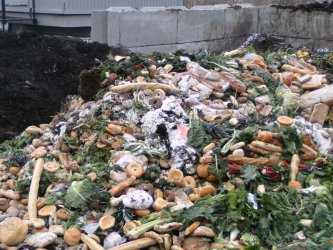Над тон и половина негодни храни са унищожени по коледно-новогодишните празници