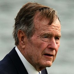 Джордж Буш старши е приет в болница в Тексас
