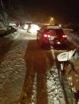 Снегът блокира хиляда шофьори в скования от студ Тунис