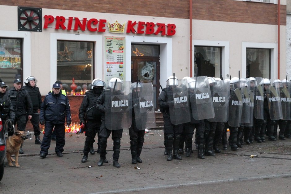 Размирици в Полша заради убийство пред дюнерджийница