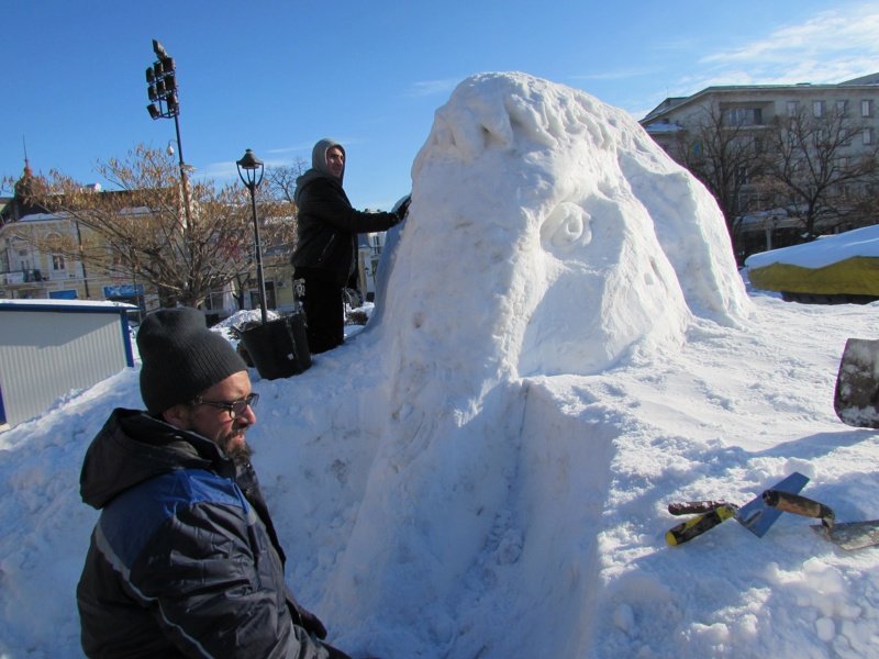 Снежни човеци и мамут превзеха центъра на Русе