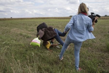 Унгарска операторка, ударила мигранти, бе осъдена