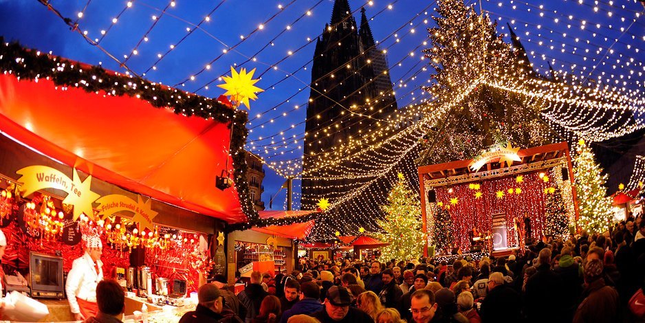 Коледният базар пред катедрлата в Кьолн