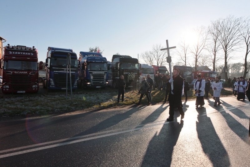 Погребението на шофьора на отвлечения камион за атаката срещу берлинския пазар, сн. ЕПА/БГНЕС