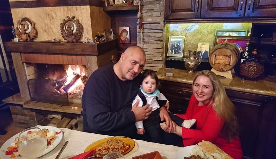 Бойко Борисов поздрави българите със снимка на внучето си