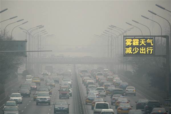 Тежкият смог блокира трафика в Северен Китай