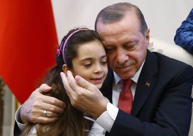Ердоган прие сиирйско момиченце, известно с разказите си за ужасите на войната в Алепо
