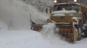 Снегокалипсис сега: Затворени пътища и портове, без ток са над 200 селища