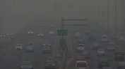 Затворени училища и отменени полети за пореден ден в Китай заради смога