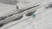 Сняг и вятър отново блокираха Бургас