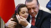 Ердоган прие сиирйско момиченце, известно с разказите си за ужасите на войната в Алепо
