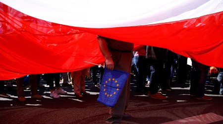 ЕС пак предупреди Полша за нарушенията на върховенството на закона