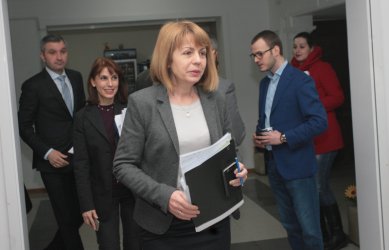 Кметът Фандъкова пристига за гласуването на бюджета в СОС, сн. БГНЕС