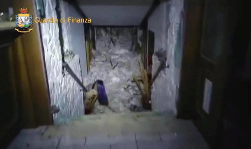 Броят на жертвите на лавината в Италия достигна 14