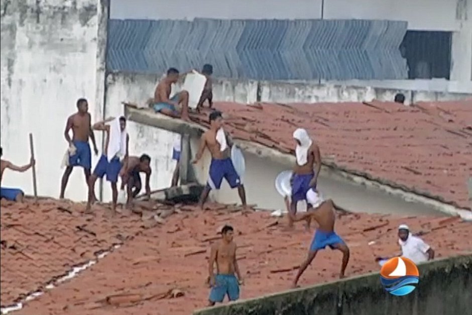 Почти 200 затворници избягаха от бразилски затвор