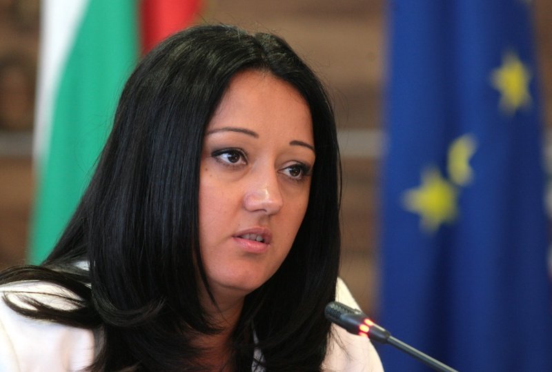 Лиляна Павлова: Радев да се оплаче в ЕС, ако смята, че директивата за концесиите води до корупция