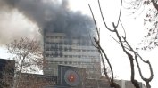 Трийсет пожарникари загинаха при рухване на горяща сграда в центъра на Техеран
