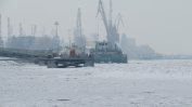 Дунав напълно замръзна край Русе