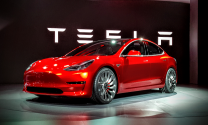 Електромобилът Модел 3 на "Тесла" влиза в серийно производство