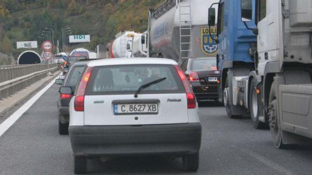 Километрично задръстване на магистрала "Хемус" в посока София