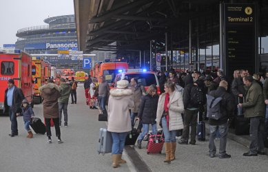 Пътниците от всички терминали на летището в Хамбург бяха евакуирани
