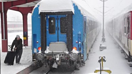 Влакове тръгват от София с неотоплени вагони заради кражба на кабели