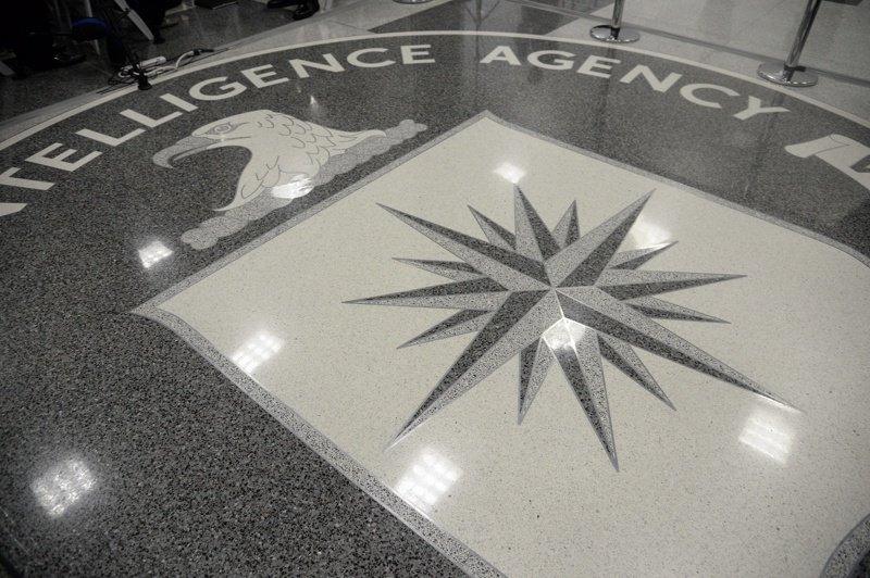 Анализатор на ЦРУ напуска поради несъгласие с политиката на президента