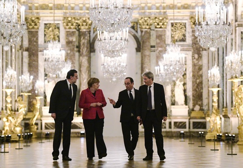 Испанският премиер Мариано Рахой, германският канцлер Ангела Меркел, френският президент Франсоа Оланд и премиерът на Италия Паоло Джентилони, сн: ЕПА/БГНЕС