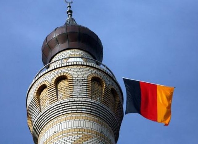 Близо сто джамии са били нападани в Германия през 2016 г.