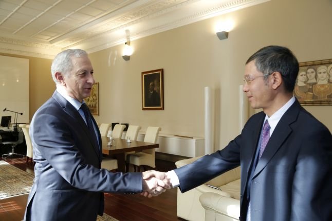 <i>Служебният премиер Огнян Герджиков на среща с Луо Чонгфу, вицепрезидент на CRRC </i>