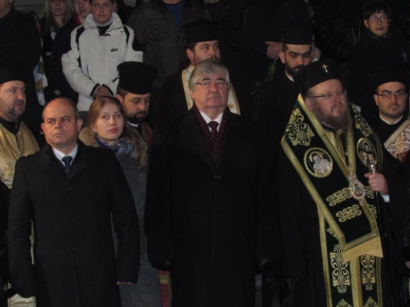 Руският посланик Анатолий Макаров (в средата) се включи в тържествата по случай освобождението на Русе. Сн: БГНЕС