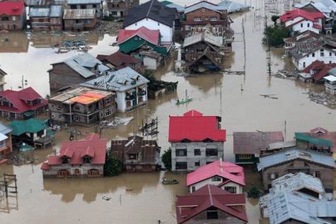 4-има загинаха и 1,4 милиона домакинства без вода след проливни дъждове в Чили