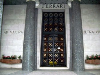 Италианската полиция е осуетила опит да бъде откраднат трупа на Енцо Ферари
