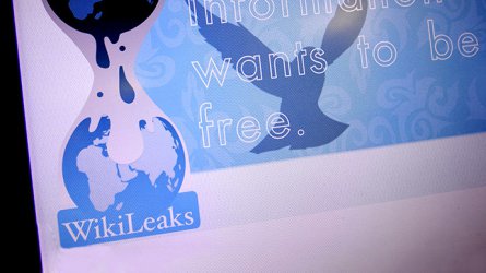 ФБР дири къртицата, подала на Уикилийкс данни на ЦРУ