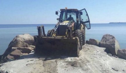 Премахват буните на плажа на къмпинг Черноморец