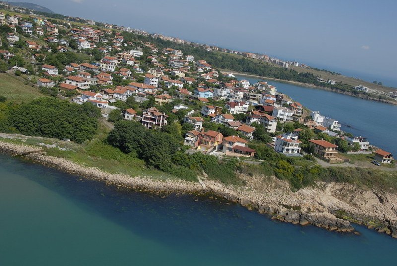 Плажната ивица на Черноморец