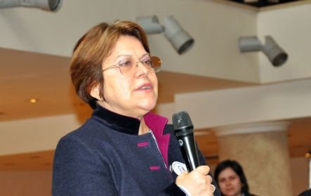 Дончева: Не е достатъчно да повтаряме "България над всичко", това ще стане с действия