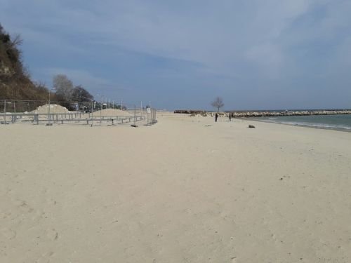 Строежите на Офицерския плаж във Варна били законни и временни